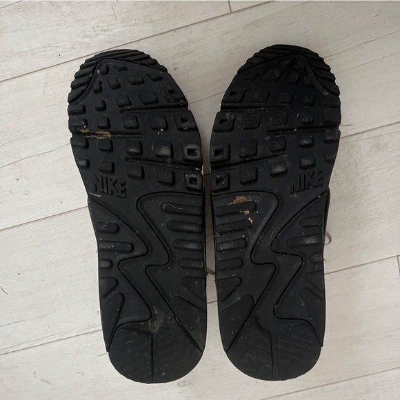 NIKE WOMENS AIR MAX 90 FUTURA USED - Picture 3 of 6